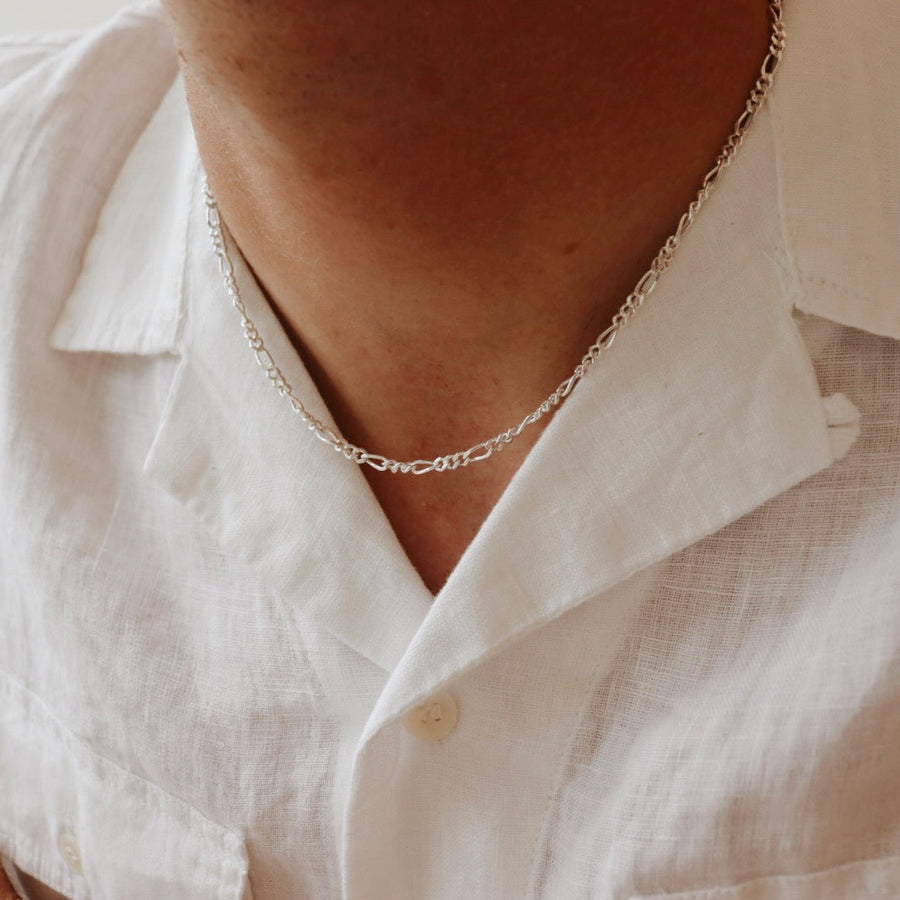 Model wearing 925 sterling silver Gio chain.