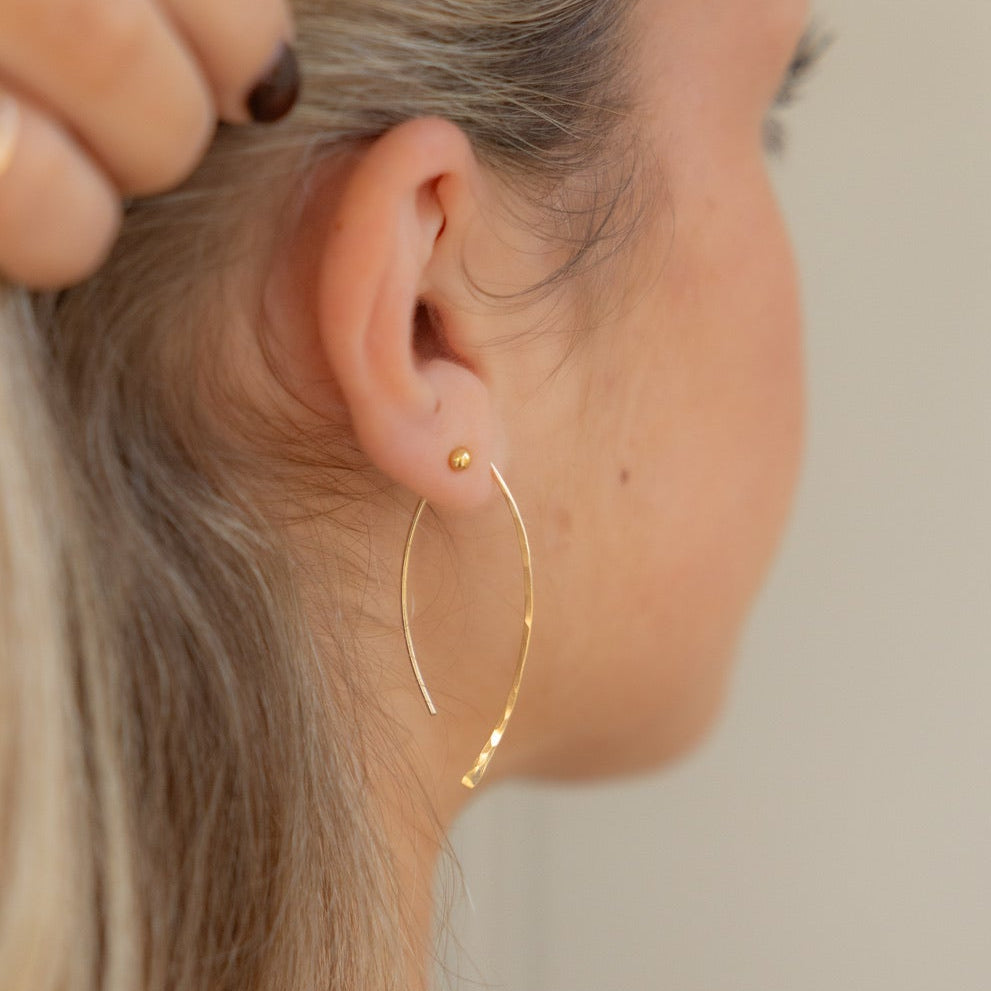 model wearing 14k gold fill hammered threader earrings