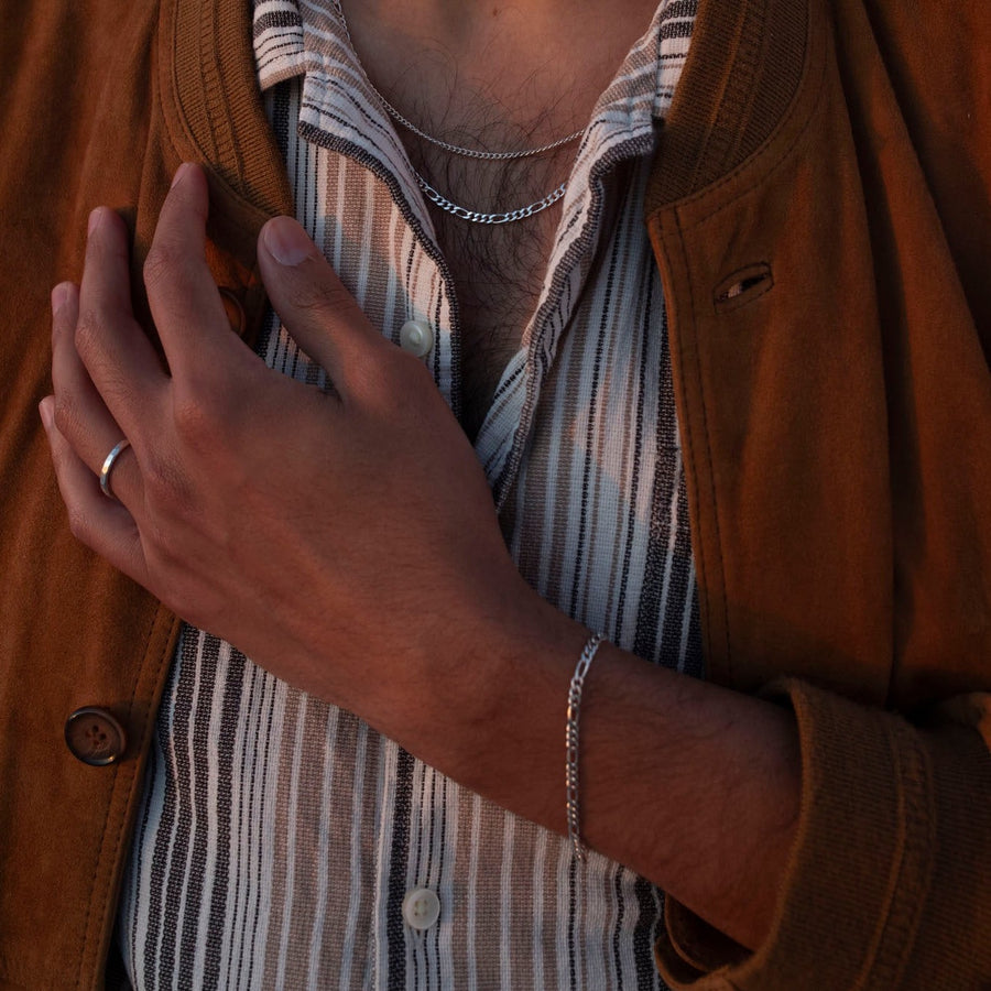 Model wearing 925 sterling silver Gio bracelet. 