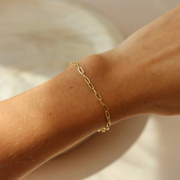Model wearing 14k gold fill Narrow links Bracelet. 